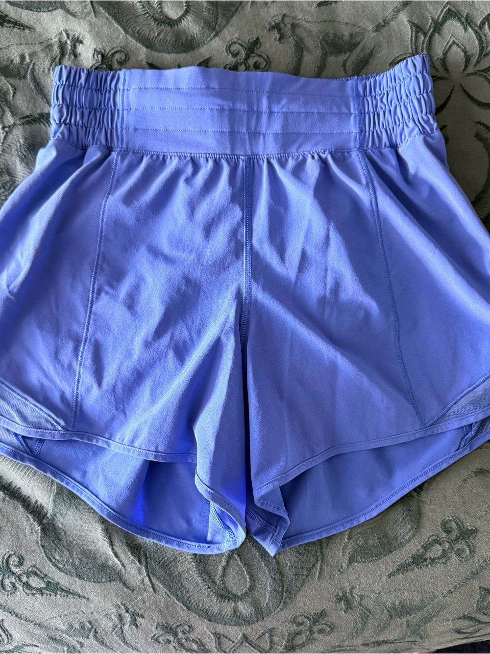 Women's lululemon Hotty Hot High-Rise Lined Short 4” - size 4